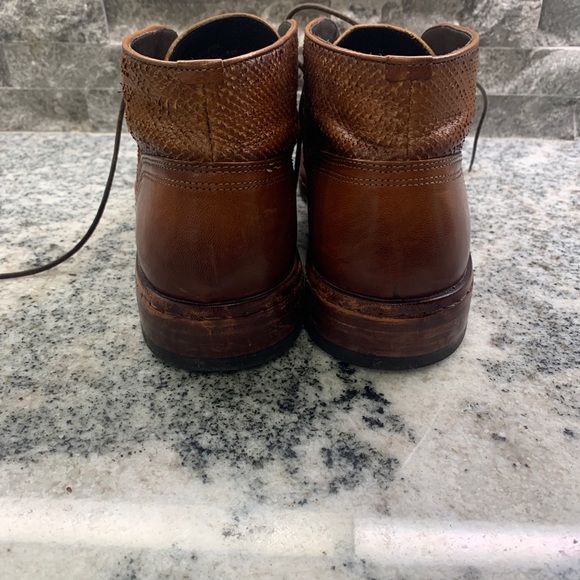 Men’s Johnston and Murphy Full Leather Chukka Boots - size 9